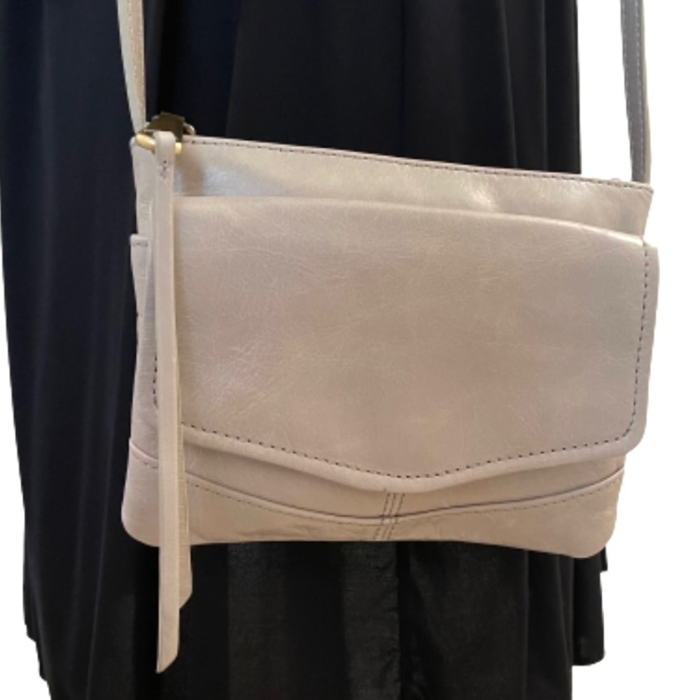 Hobo Amble Leather Crossbody in Cloud Color